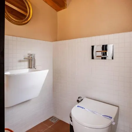 Nyaraló Stunning New Balat Water Front Pad! #383 *