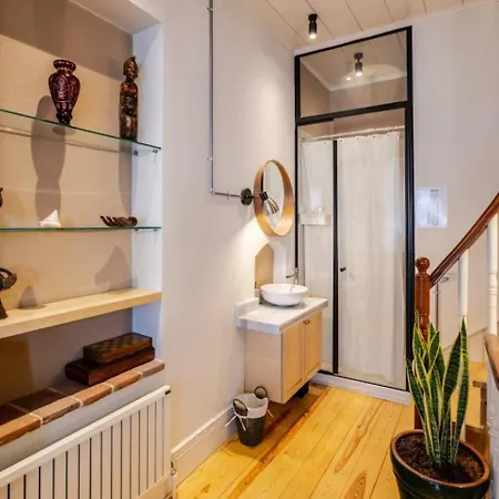 Stunning New Balat Water Front Pad! #383 Σπίτι διακοπών Κωνσταντινούπολη