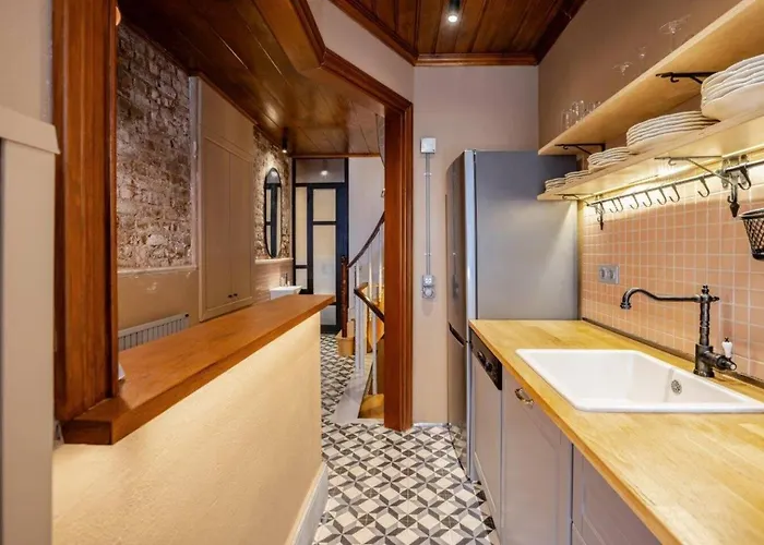 Дом отдыха Stunning New Balat Water Front Pad! #383