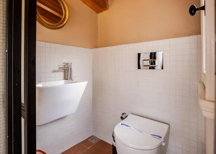 Дом отдыха Stunning New Balat Water Front Pad! #383 *