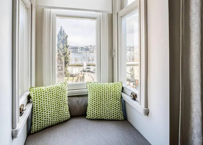 Дом отдыха Stunning New Balat Water Front Pad! #383 *