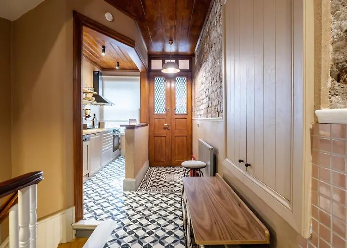 Дом отдыха Stunning New Balat Water Front Pad! #383