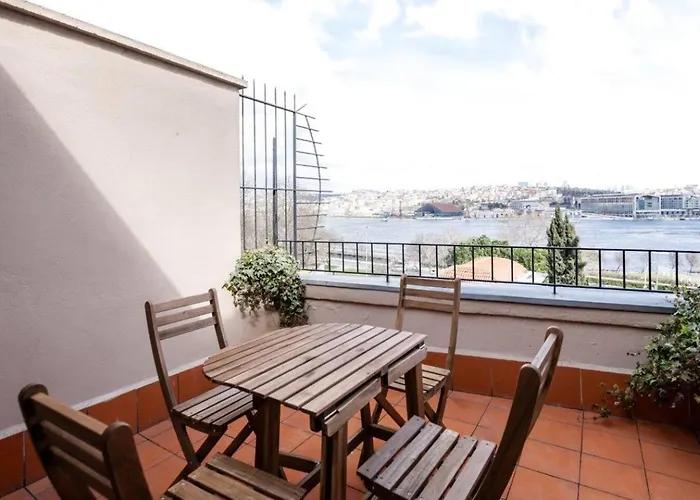 Дом отдыха Stunning New Balat Water Front Pad! #383