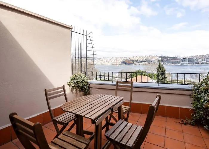 Дом отдыха Stunning New Balat Water Front Pad! #383