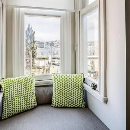 Casa de Férias Stunning New Balat Water Front Pad! #383 *