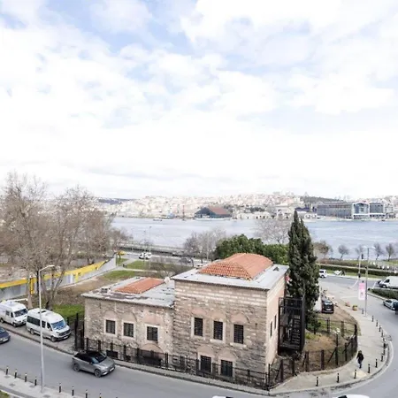 Stunning New Balat Water Front Pad! #383 Σπίτι διακοπών